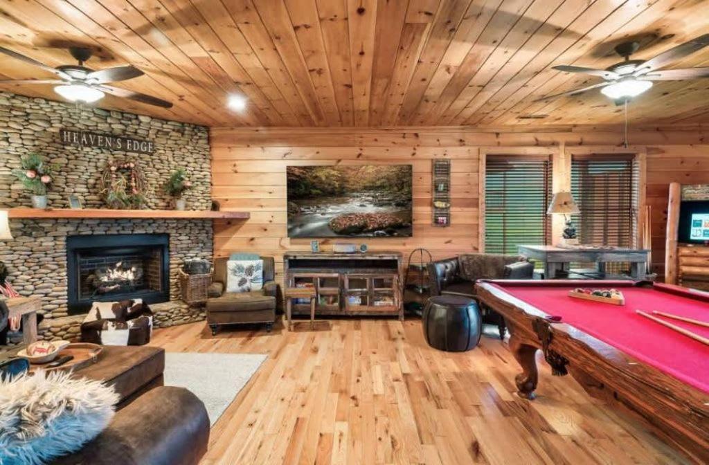 Mountain Views W Hot Tub Firepit & Game *
