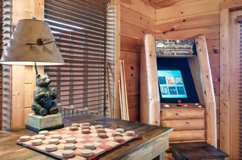 Mountain Views W Hot Tub Firepit & Game Gatlinburg