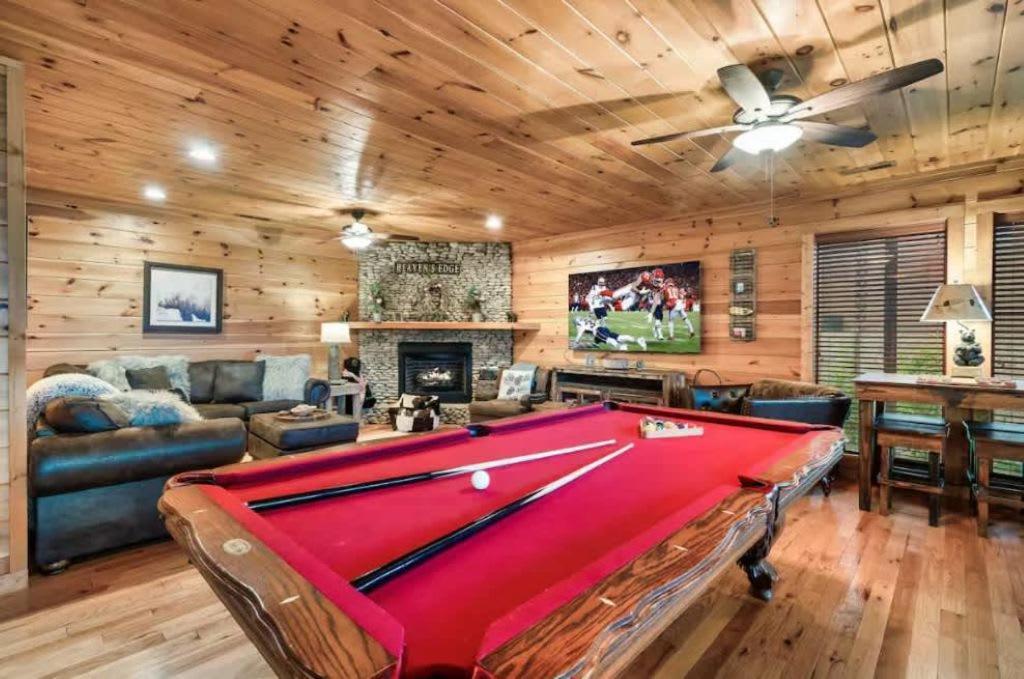 Mountain Views W Hot Tub Firepit & Game * Gatlinburg