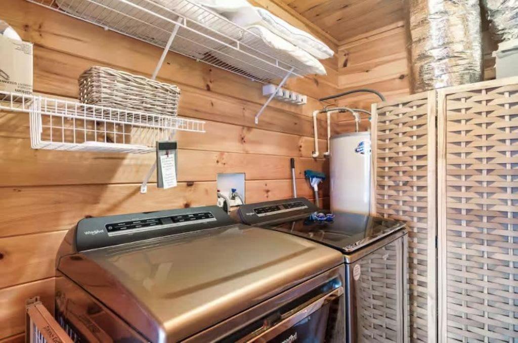 Holiday home Mountain Views W Hot Tub Firepit & Game *