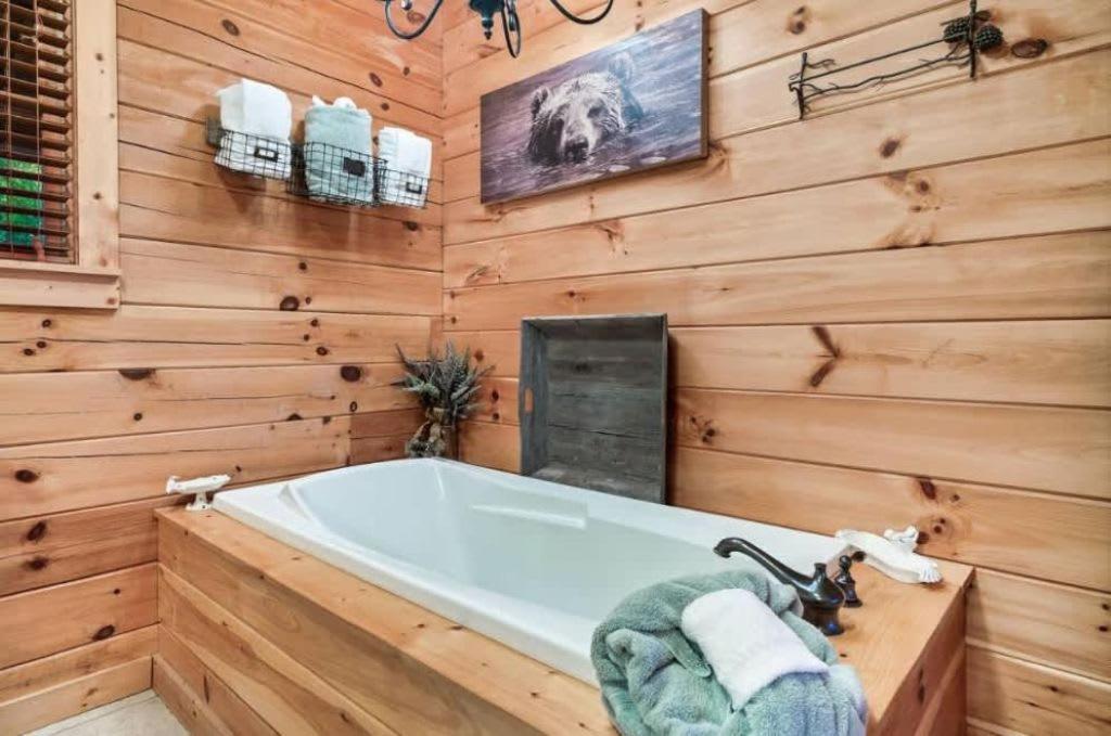 Mountain Views W Hot Tub Firepit & Game Holiday home Gatlinburg