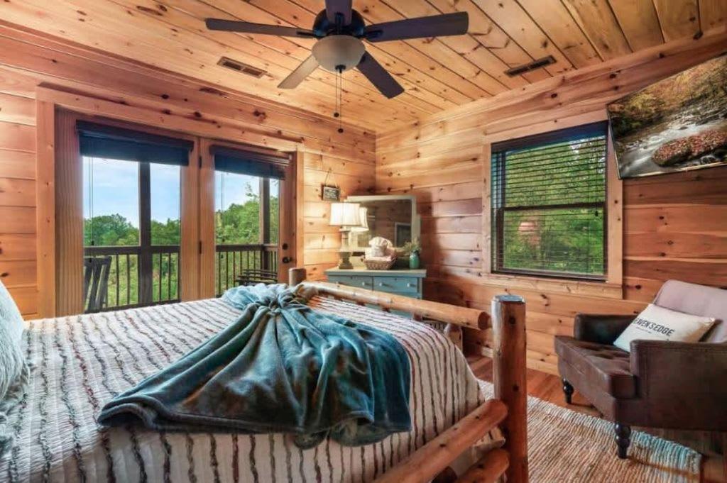 Mountain Views W Hot Tub Firepit & Game Gatlinburg