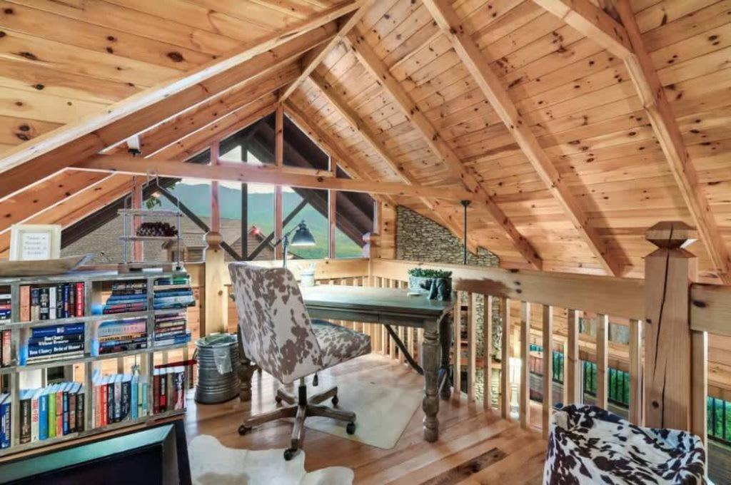 Mountain Views W Hot Tub Firepit & Game Gatlinburg
