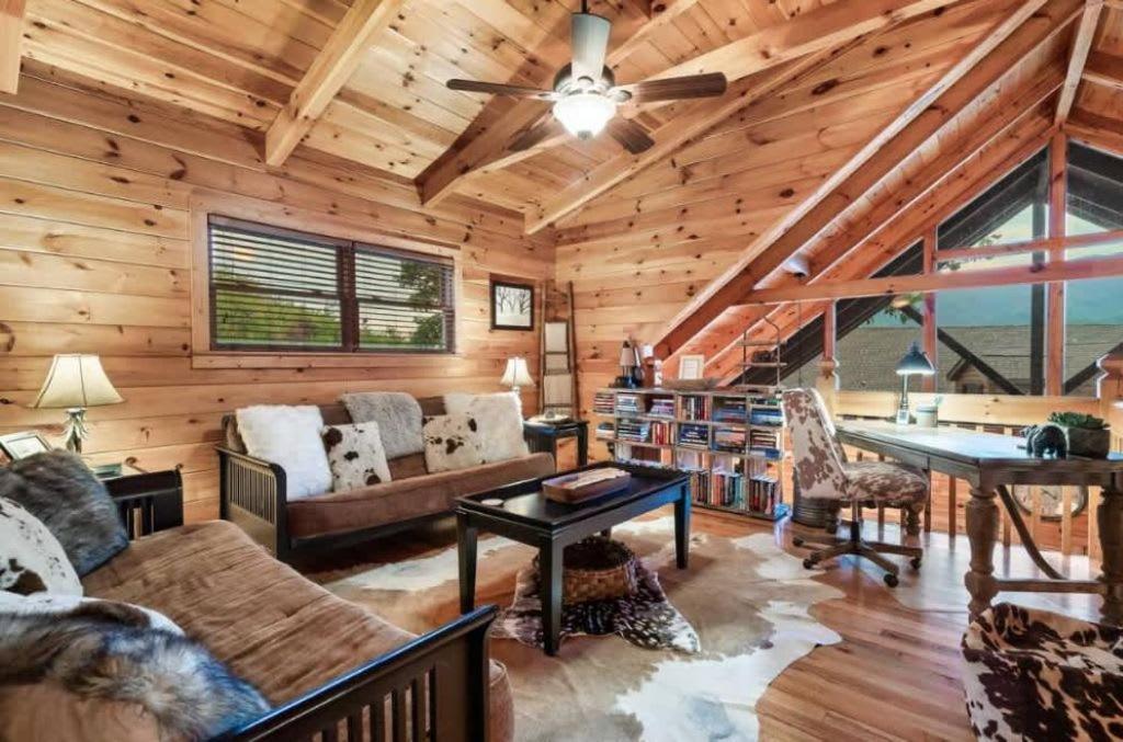 Mountain Views W Hot Tub Firepit & Game * Gatlinburg