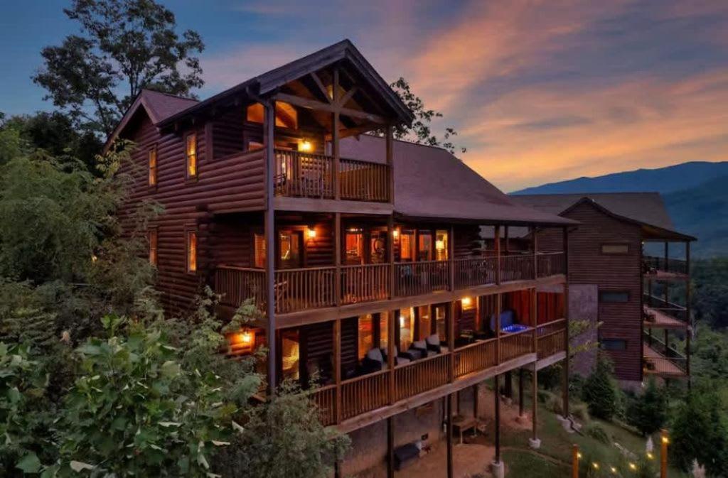 Mountain Views W Hot Tub Firepit & Game *