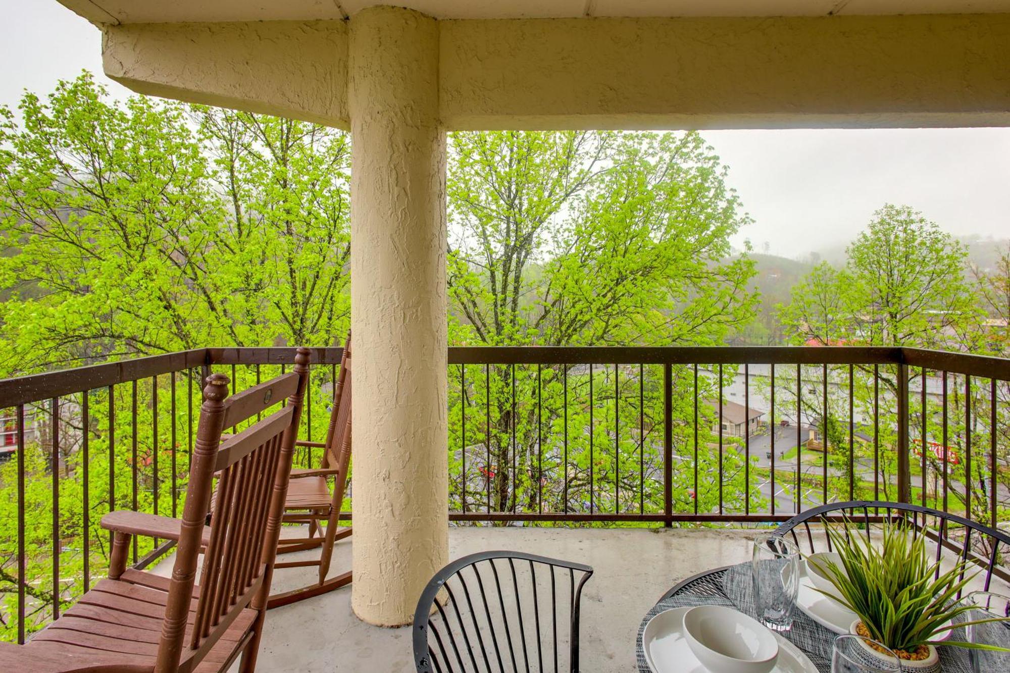 With Smoky Views Walk To Town! * Gatlinburg