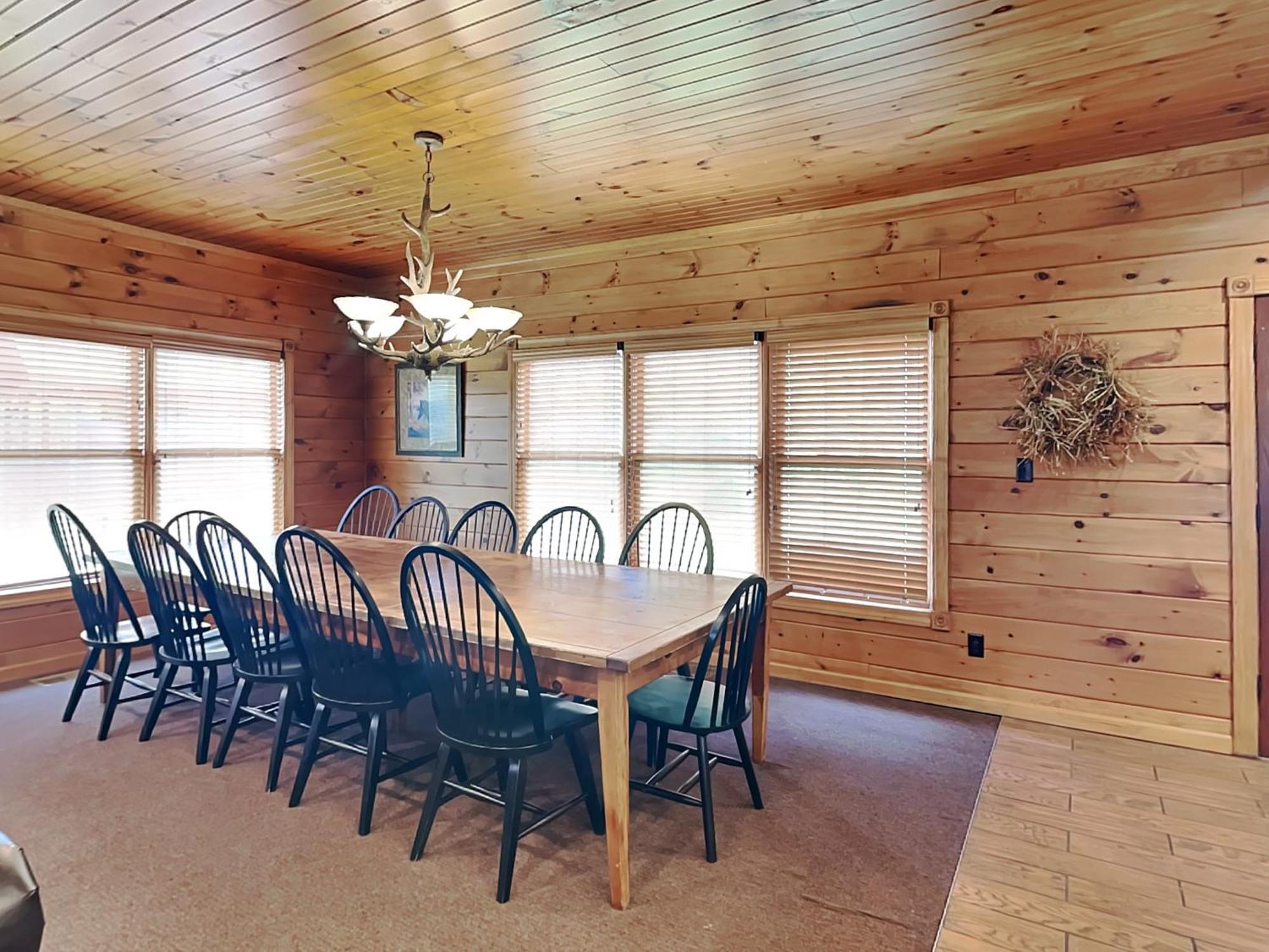 The Great Escape Ii, 5 Bedrooms, Sleeps 17, Game Room, Pool Access, Theater Gatlinburg