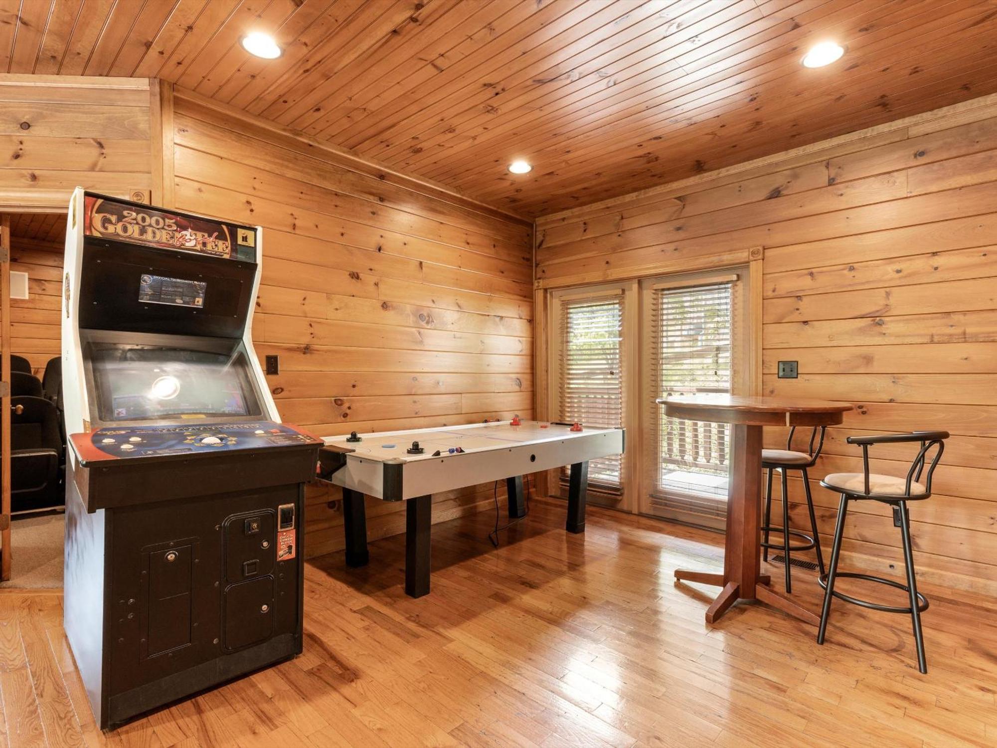 The Great Escape Ii, 5 Bedrooms, Sleeps 17, Game Room, Pool Access, Theater * Gatlinburg