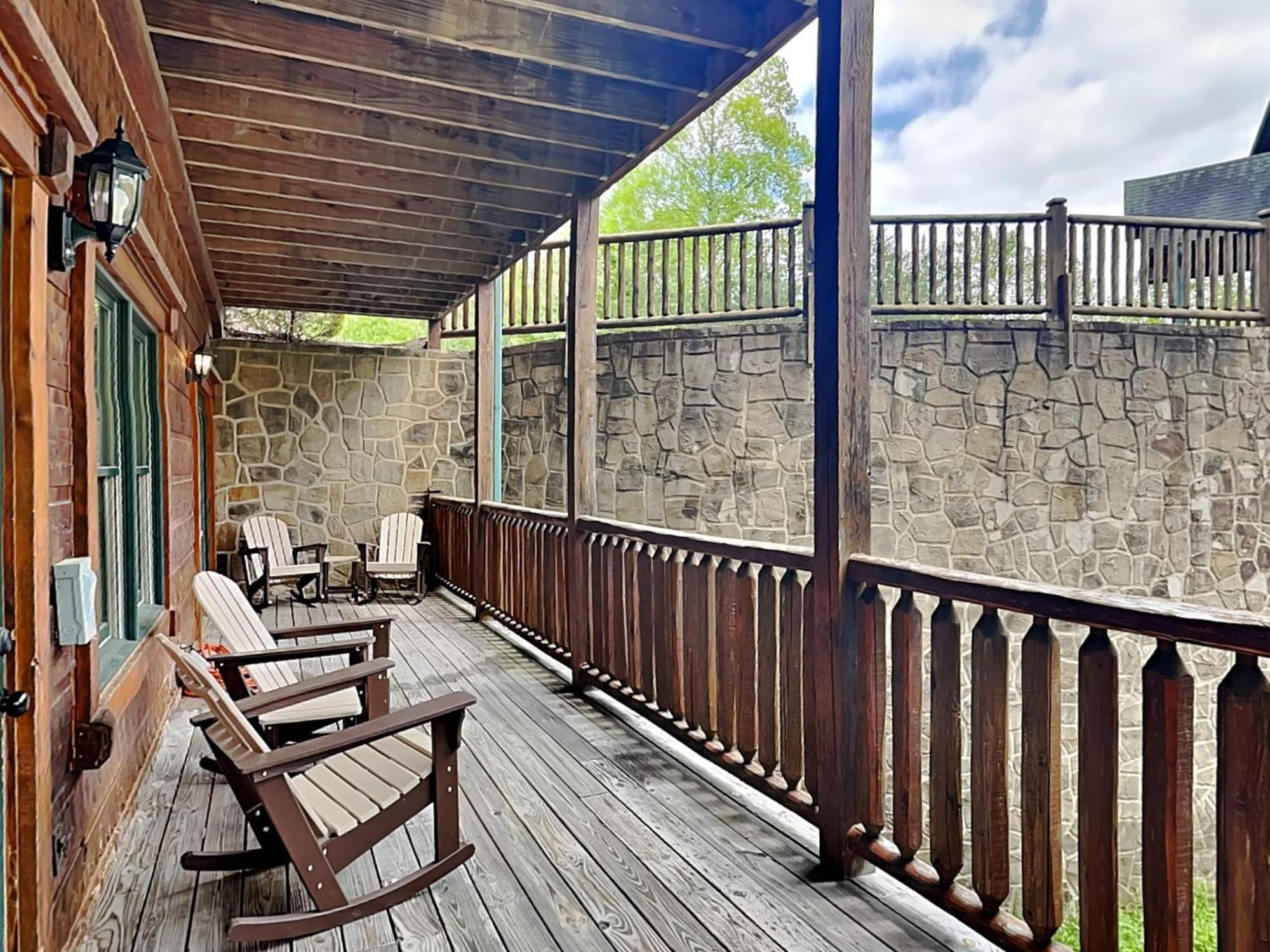 Holiday home The Great Escape Ii, 5 Bedrooms, Sleeps 17, Game Room, Pool Access, Theater Gatlinburg