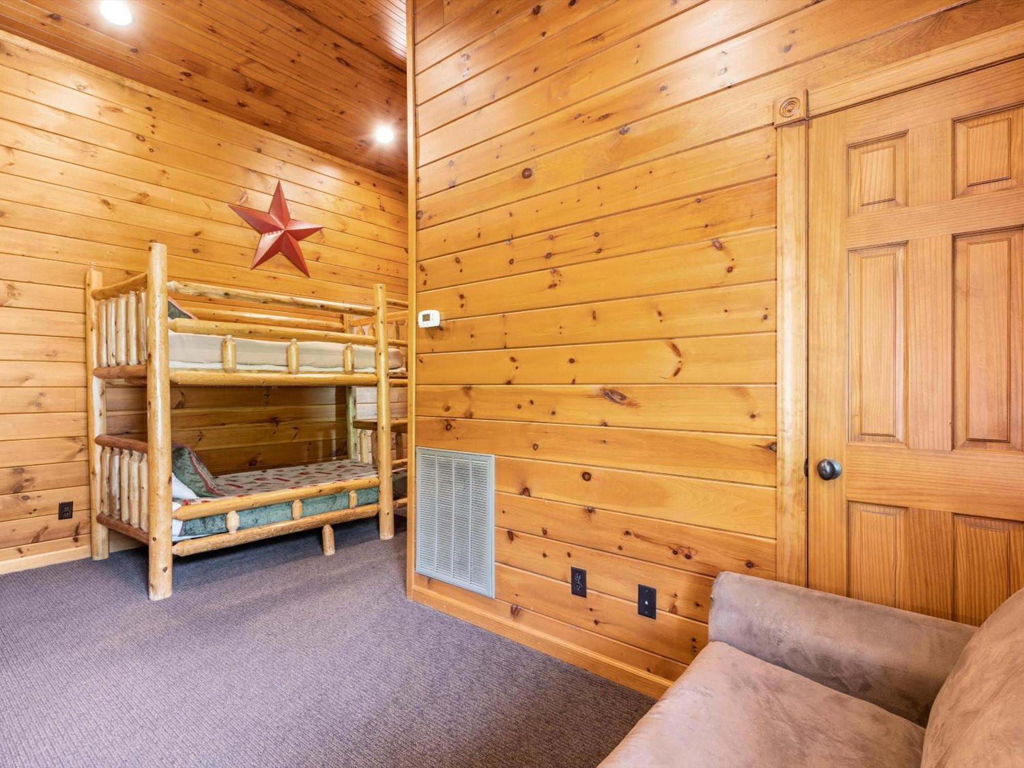 The Great Escape Ii, 5 Bedrooms, Sleeps 17, Game Room, Pool Access, Theater * Gatlinburg
