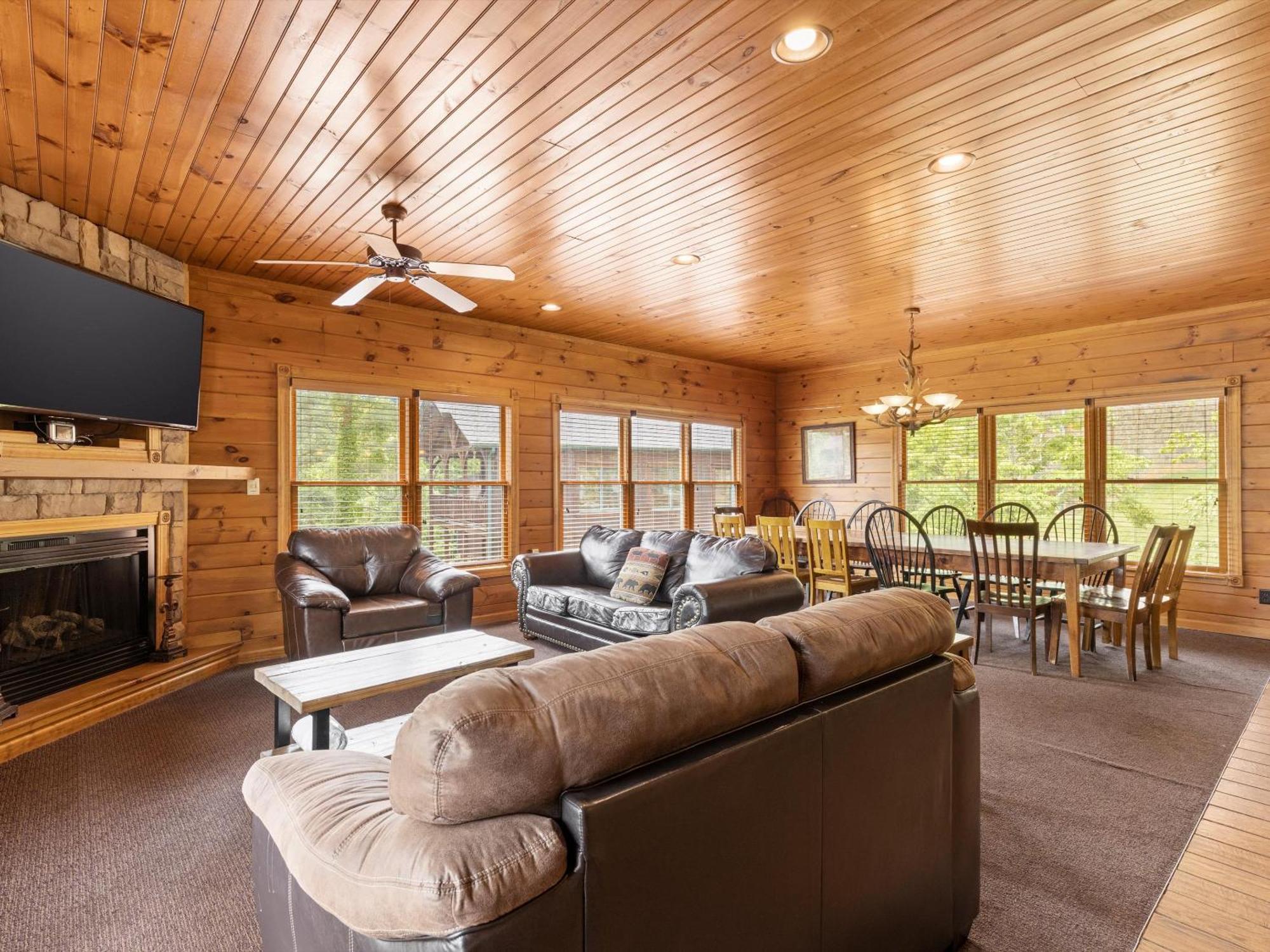 Holiday home The Great Escape Ii, 5 Bedrooms, Sleeps 17, Game Room, Pool Access, Theater