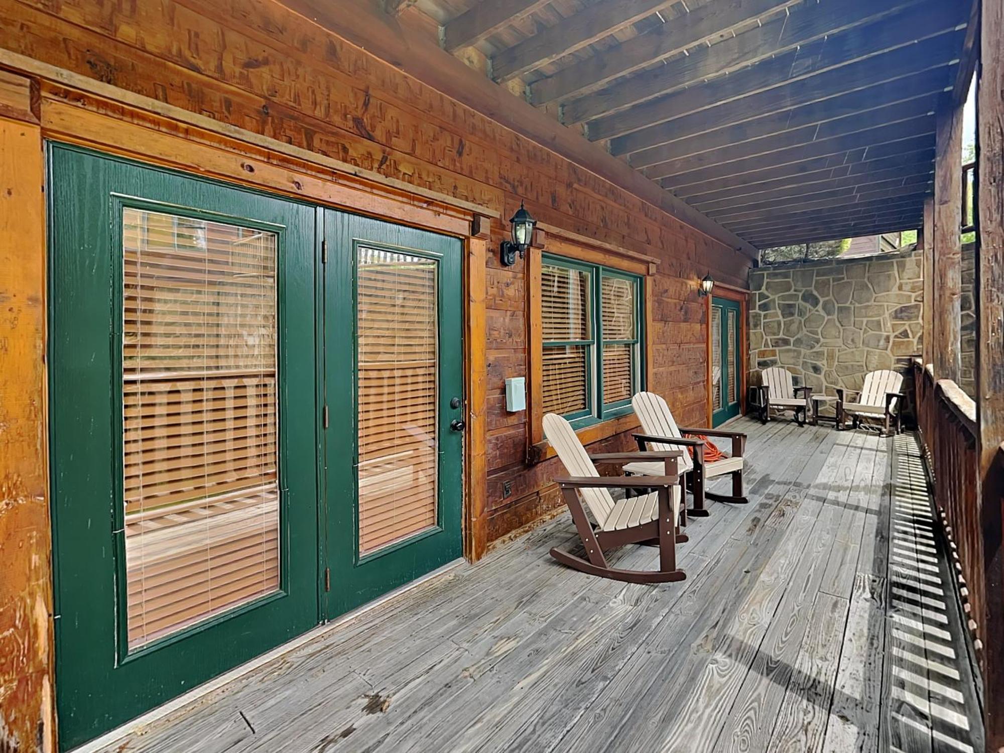 The Great Escape Ii, 5 Bedrooms, Sleeps 17, Game Room, Pool Access, Theater Gatlinburg