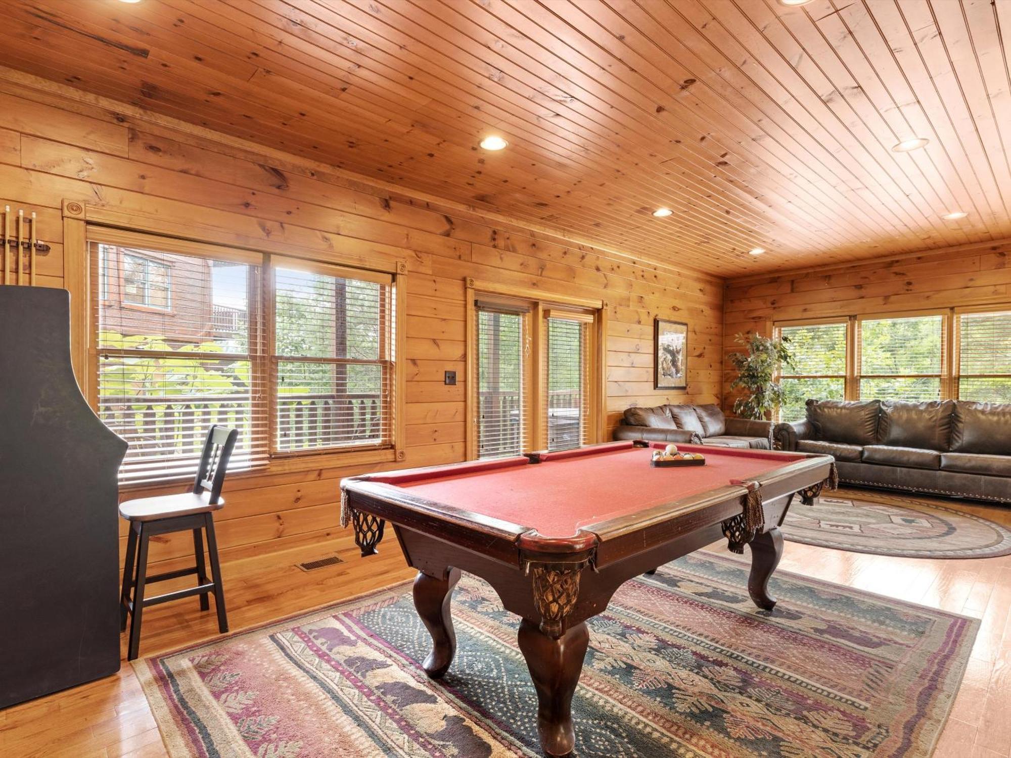 Holiday home The Great Escape Ii, 5 Bedrooms, Sleeps 17, Game Room, Pool Access, Theater Gatlinburg