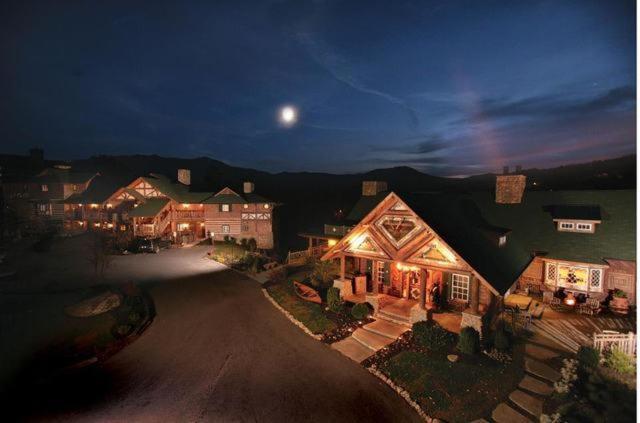 The At Buckberry Creek Lodge *