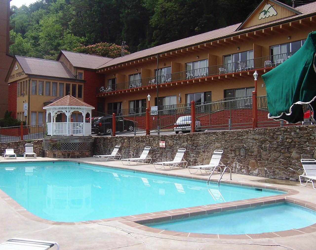 Hotel River Terrace & Convention Center 3*