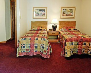 Tree Tops Hotel 4*