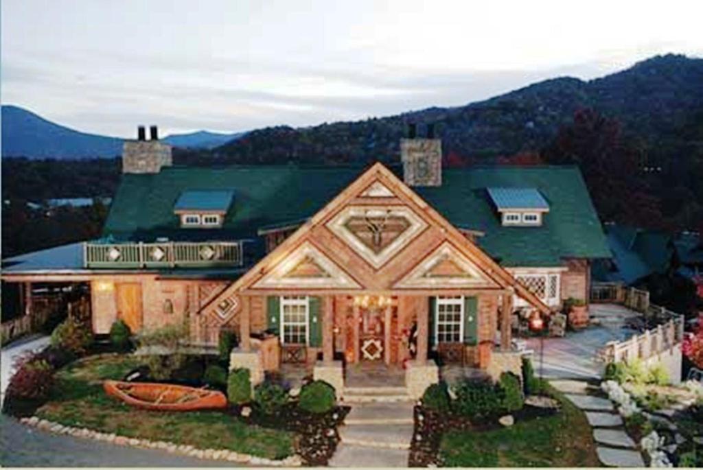 Lodge The At Buckberry Creek