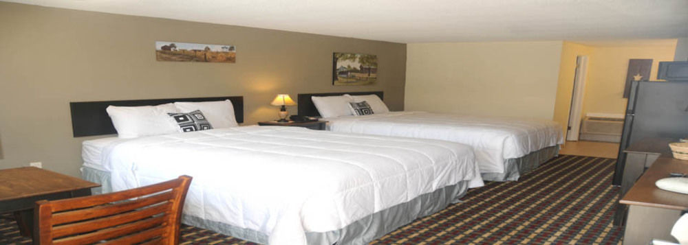 Country Town N' Hotel 2*