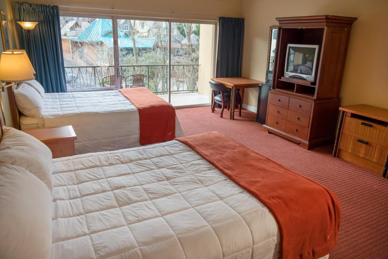 Hotel River Terrace & Convention Center 3*