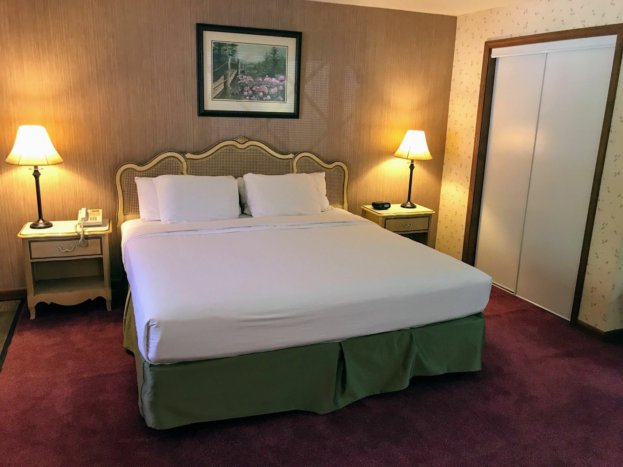 Brookside Hotel 3*