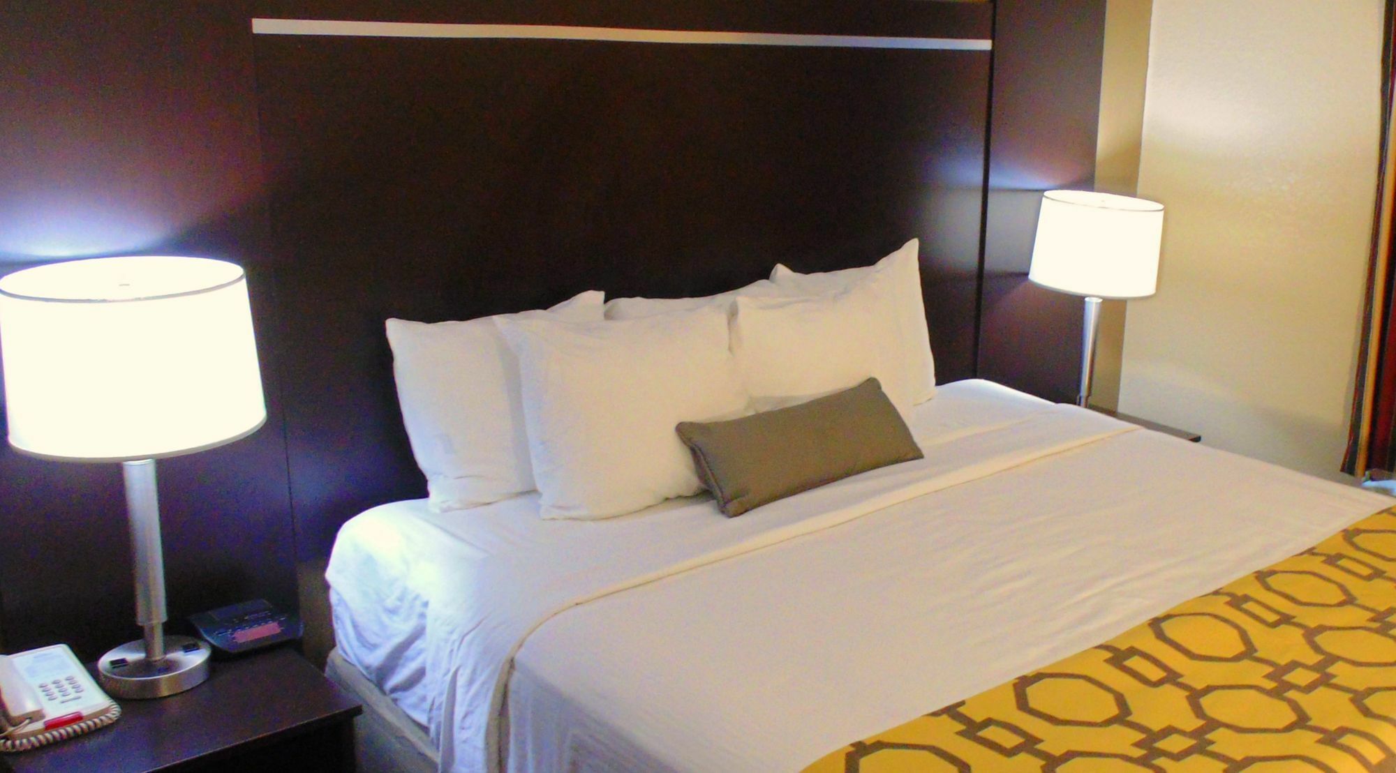 Baymont By Wyndham On The River Hotel