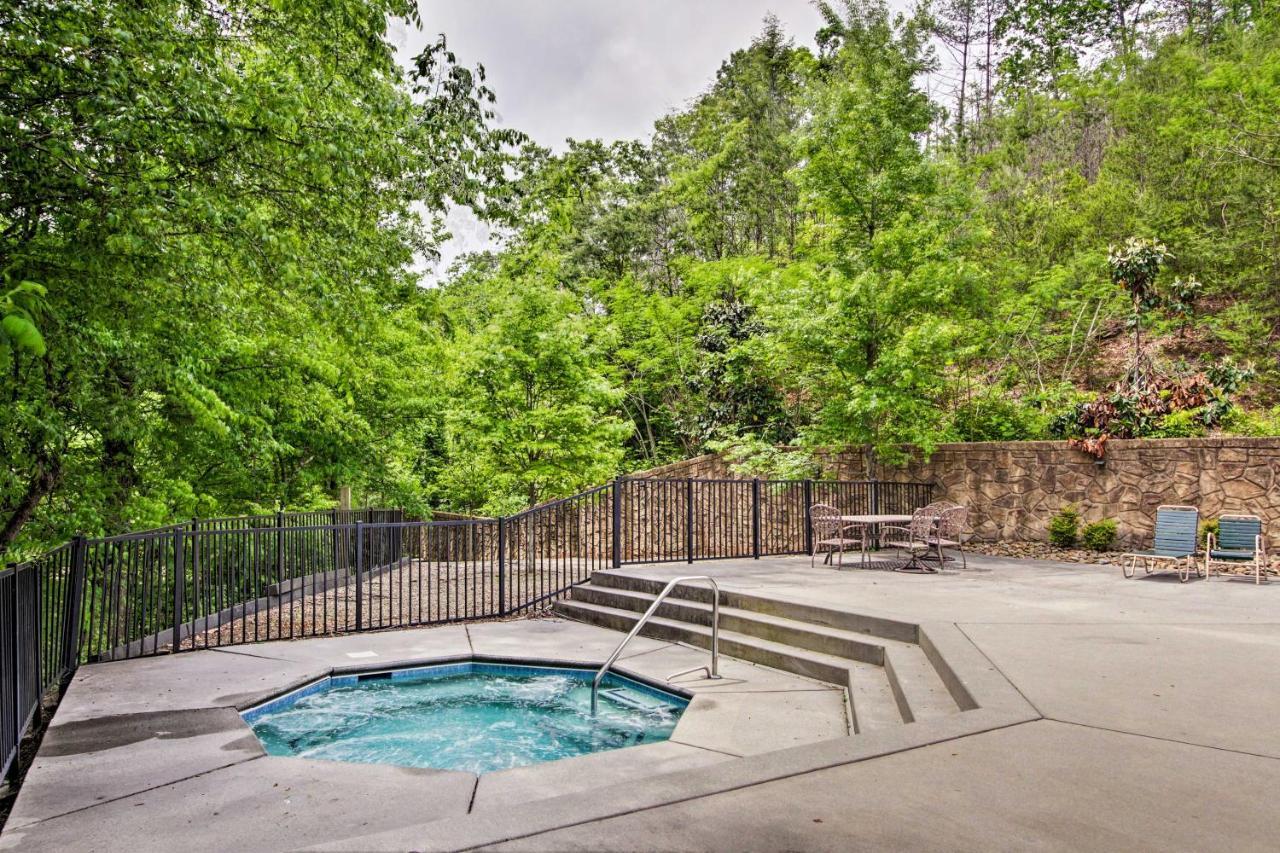 With Pool Access About 3 Mi To Downtown * Gatlinburg