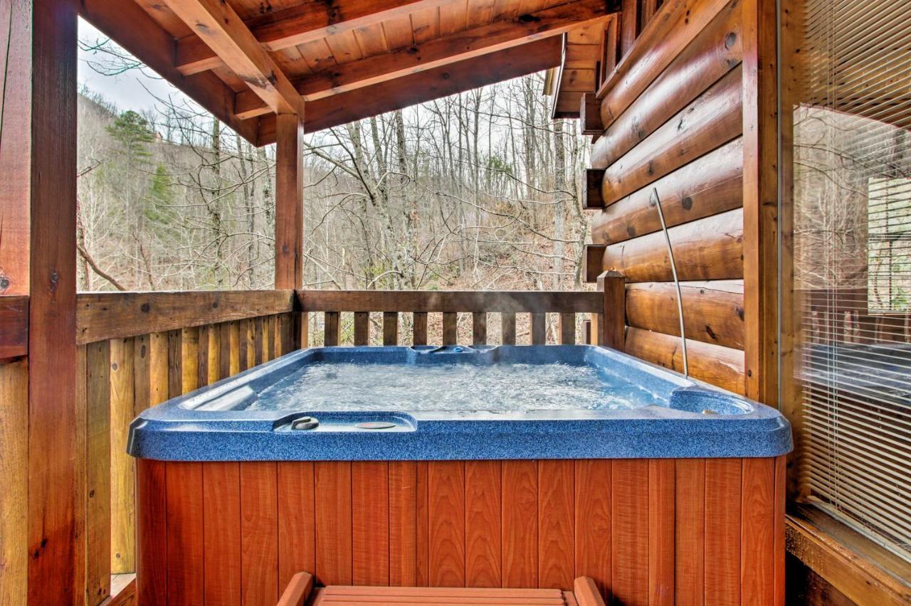 Mountainside Escape With Deck And Hot Tub! * Gatlinburg