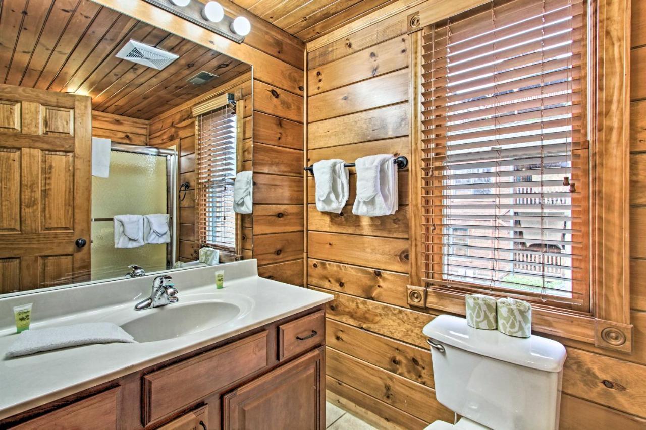 With Pool Access About 3 Mi To Downtown Gatlinburg