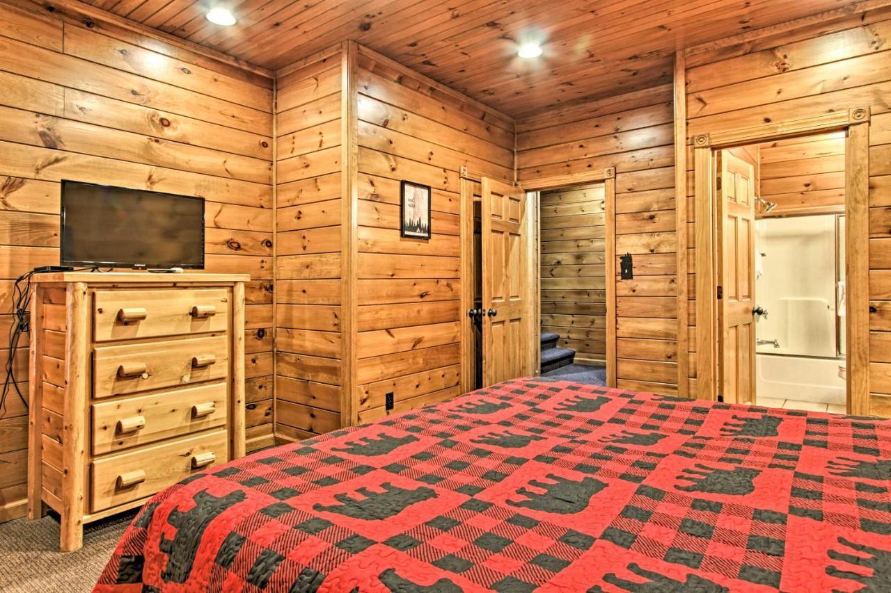 With Pool Access About 3 Mi To Downtown Holiday home Gatlinburg