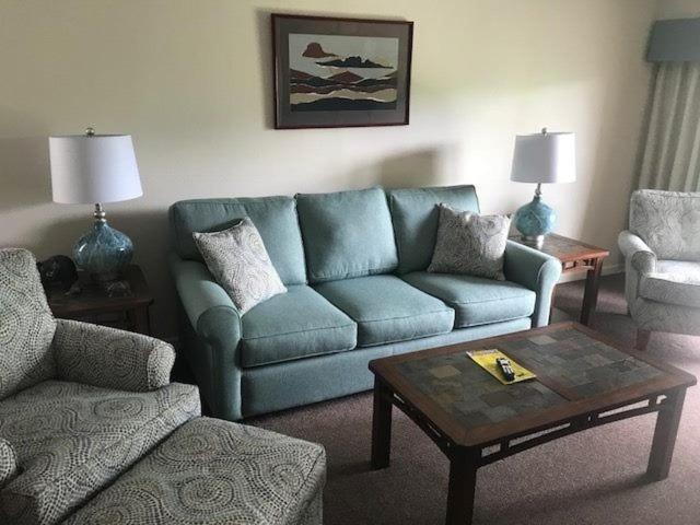 Resort Laurel Point