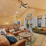 Mins To Gburg Sleeps 8 Hot Tub Arcade Area Pool