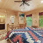 Falling Brook - Cozy Creekside Cabin With Hot Tub, Game Loft & Dog-Friendly Comfort