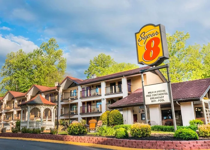 Super 8 By Wyndham Downtown Gatlinburg At Convention Center