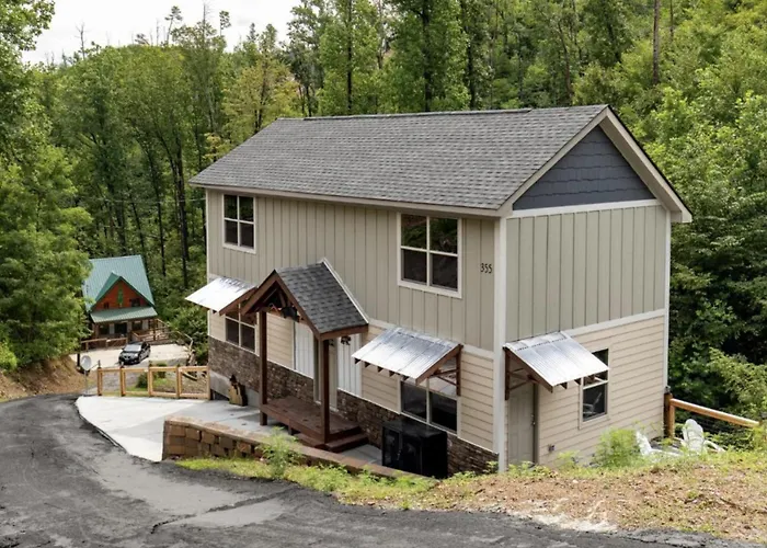 Falling Brook - Cozy Creekside Cabin With Hot Tub, Game Loft & Dog-Friendly Comfort