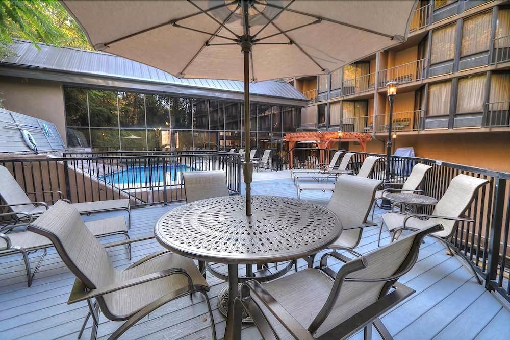 Hotel Edgewater And Conference Center