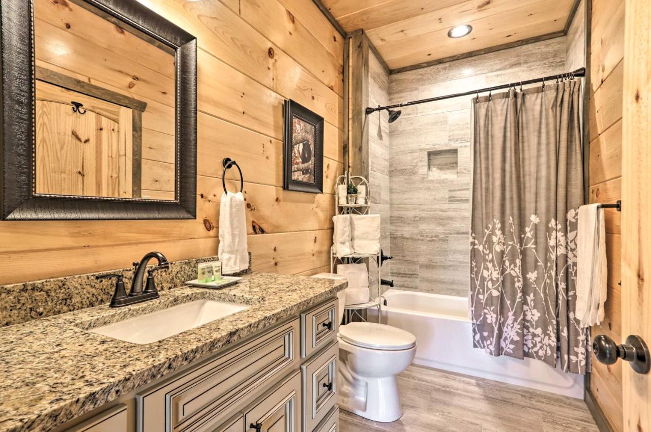 Modern With Hot Tub And Game In Gatlinburg! * Gatlinburg
