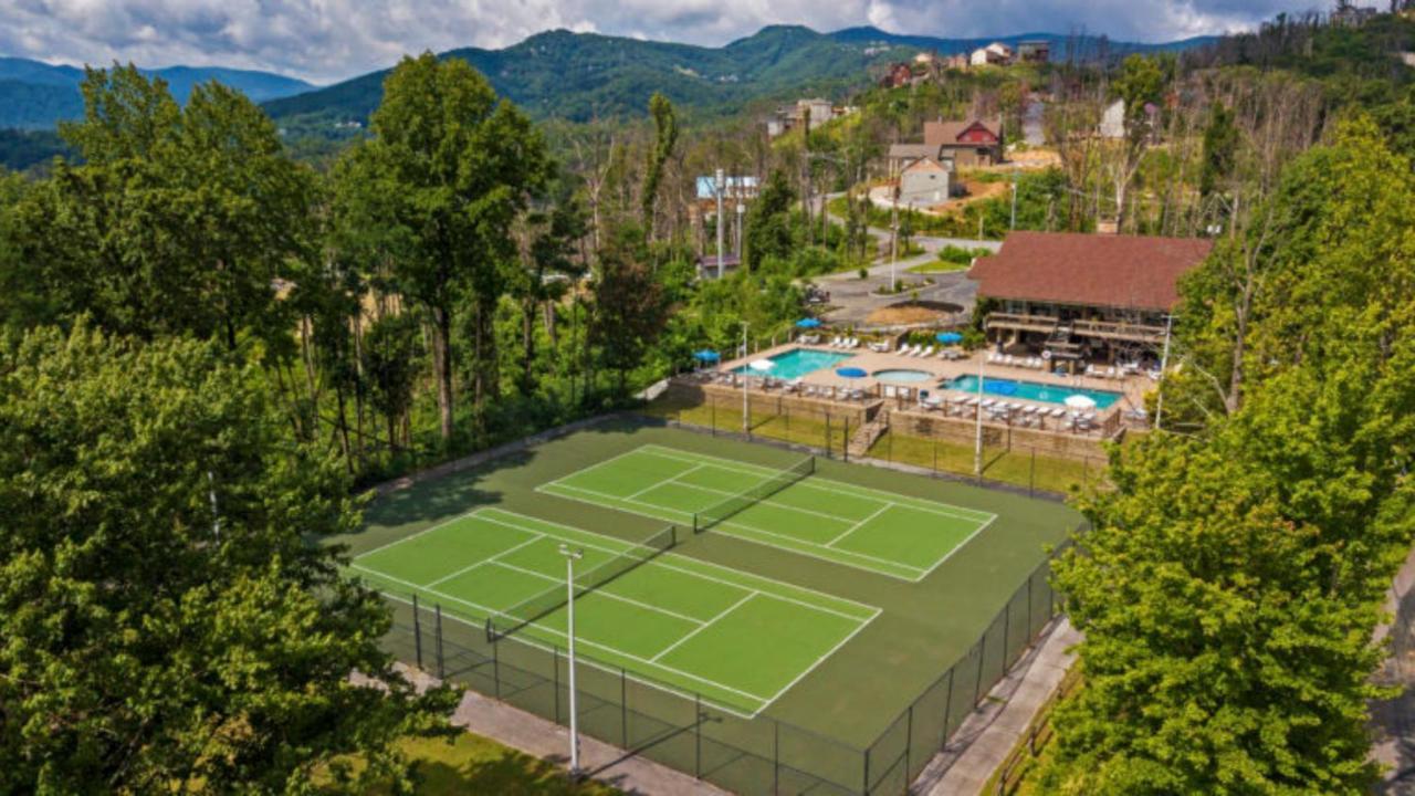 Modern With Pool Table, Balcony & Access To 3 Pools * Gatlinburg