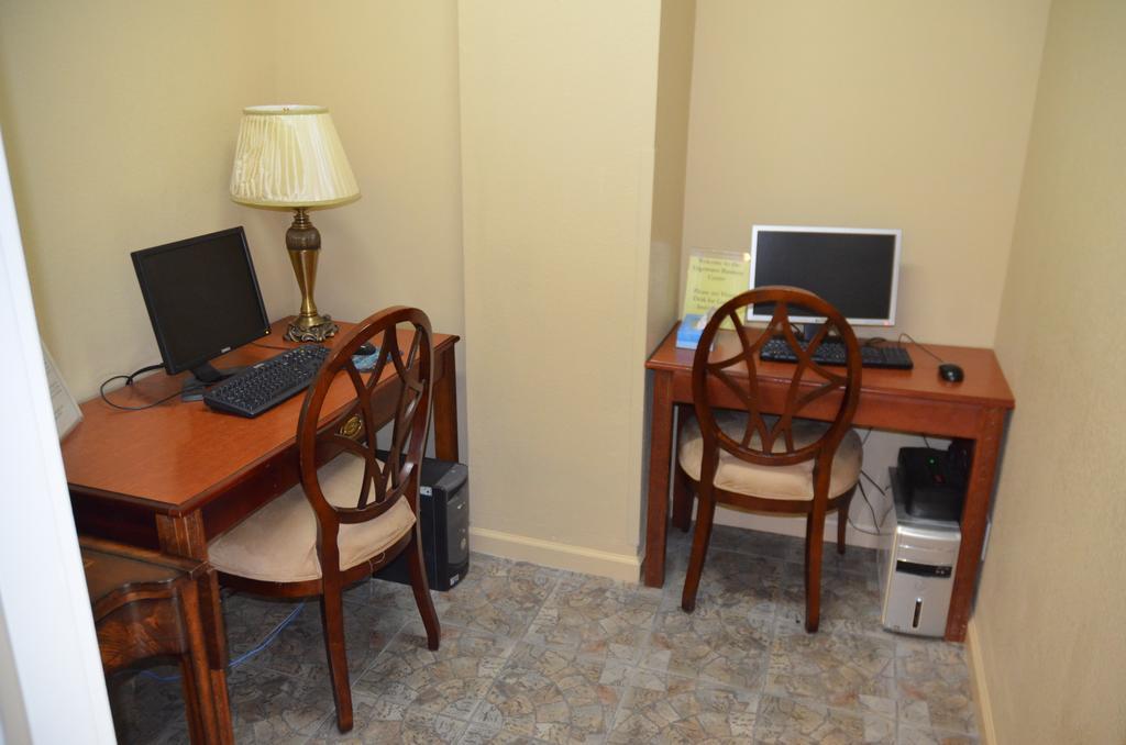 Edgewater And Conference Center Hotel 3*