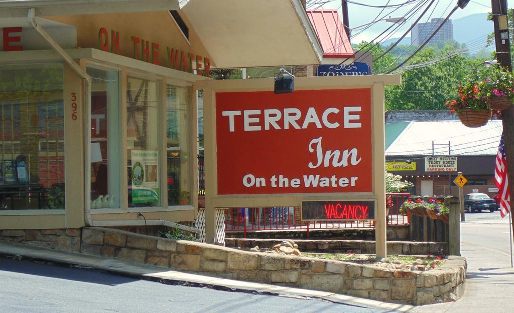 Terrace On The Water Inn 2*