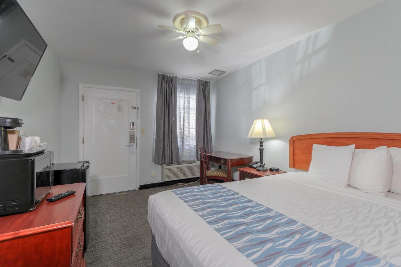 Belle Aire - Downtown Convention Center -