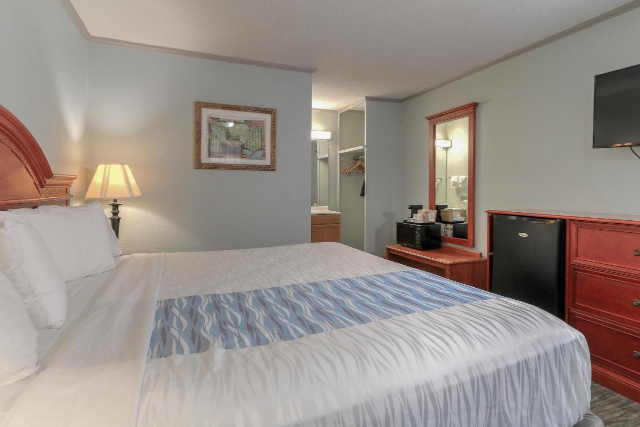 Belle Aire - Downtown Convention Center -