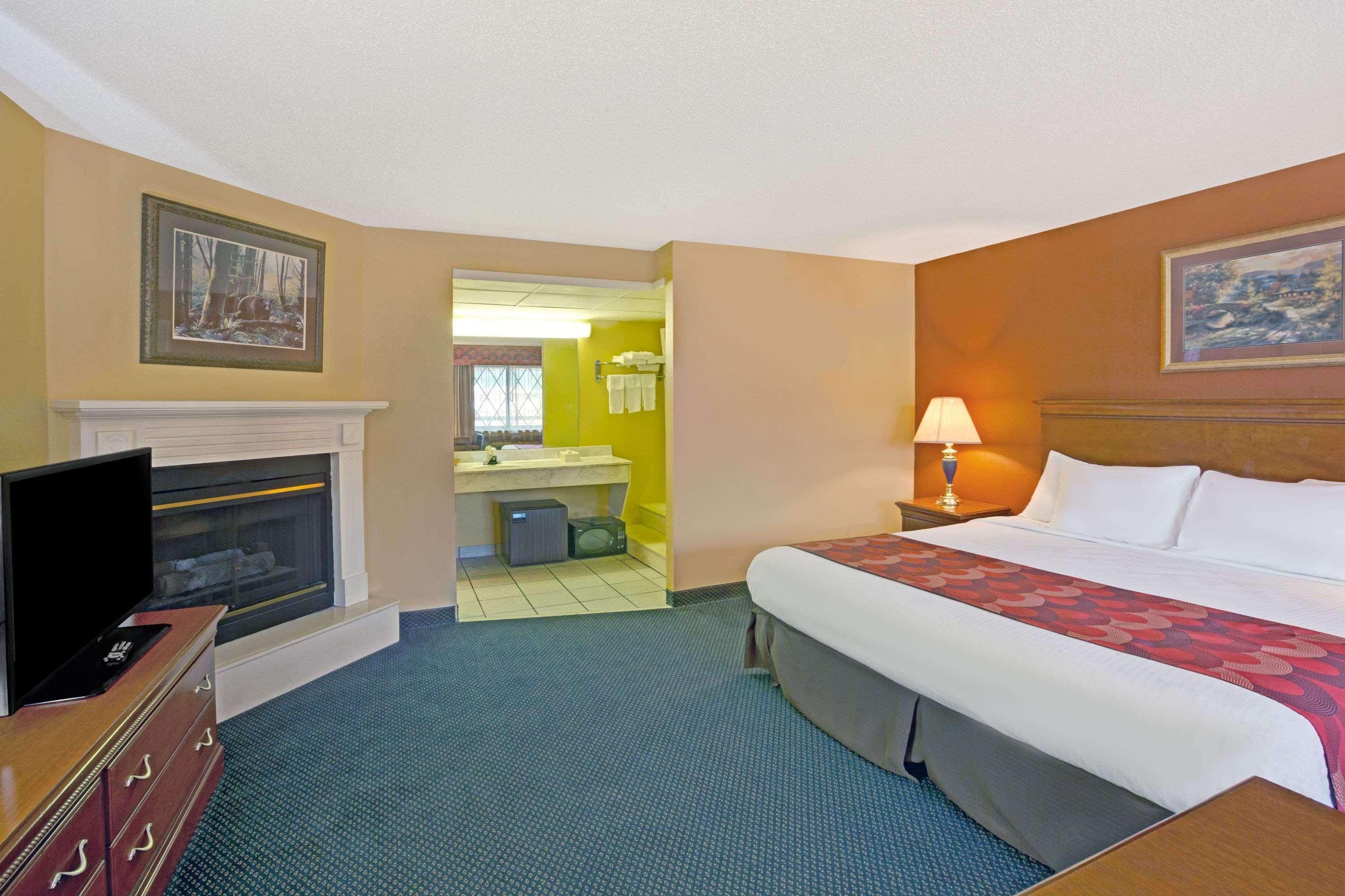 Super 8 By Wyndham Downtown At Convention Center Gatlinburg