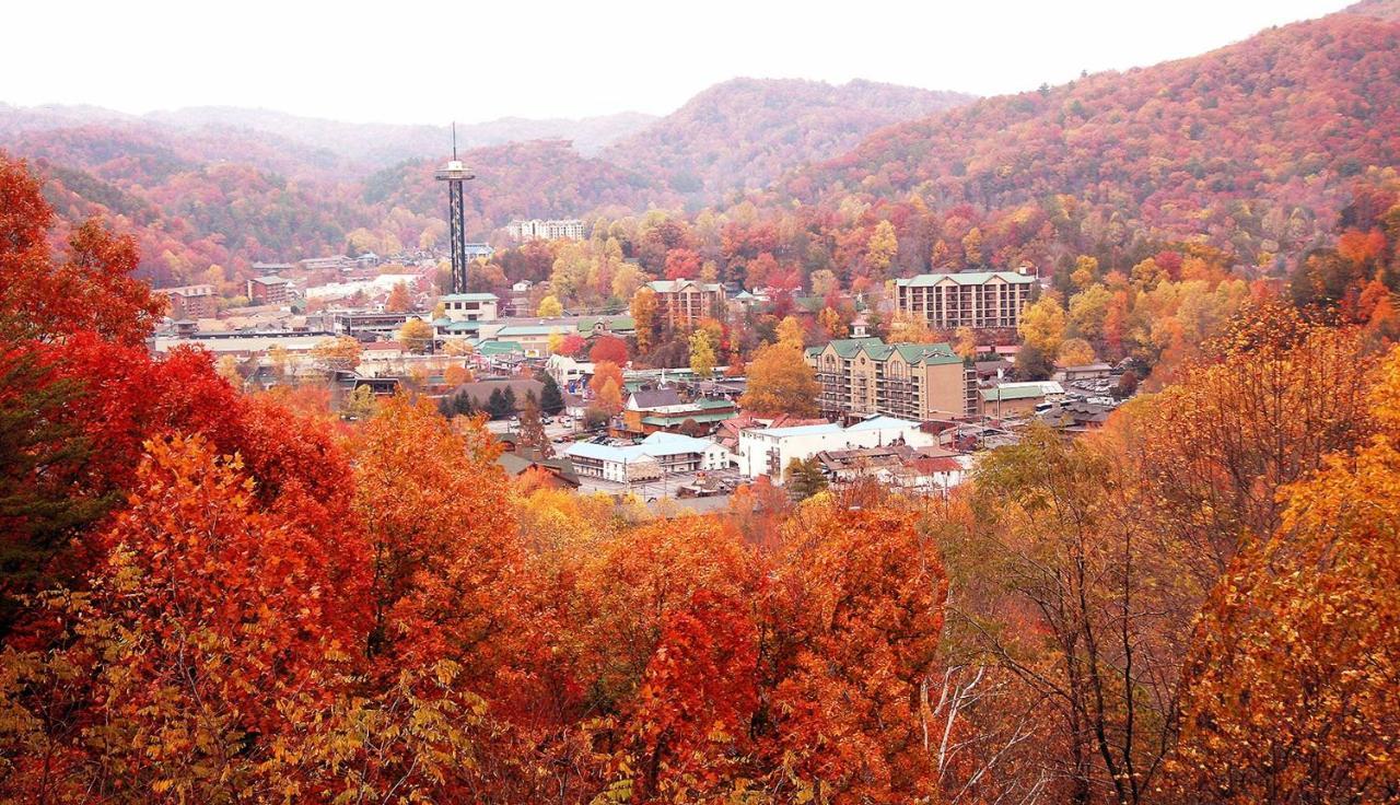 Modern With Pool Table, Balcony & Access To 3 Pools * Gatlinburg