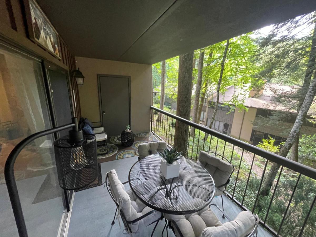 Modern With Pool Table, Balcony & Access To 3 Pools *