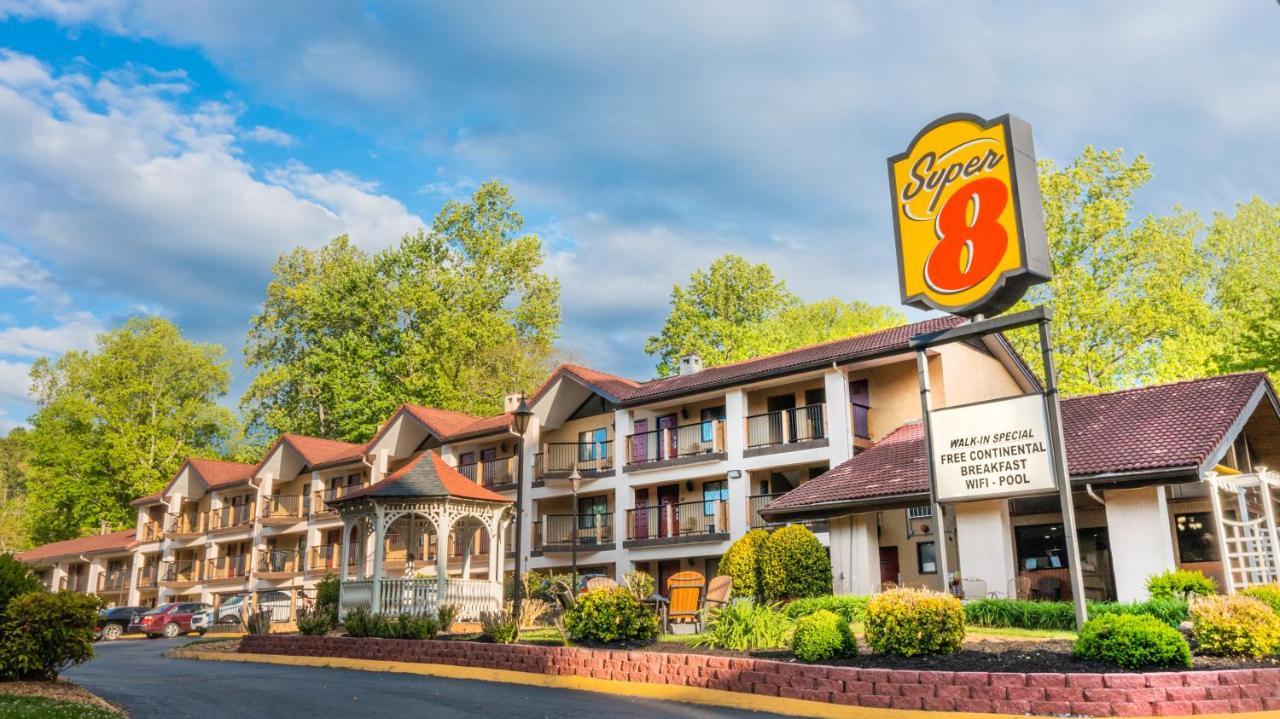 Hotel Super 8 By Wyndham Downtown At Convention Center 3*