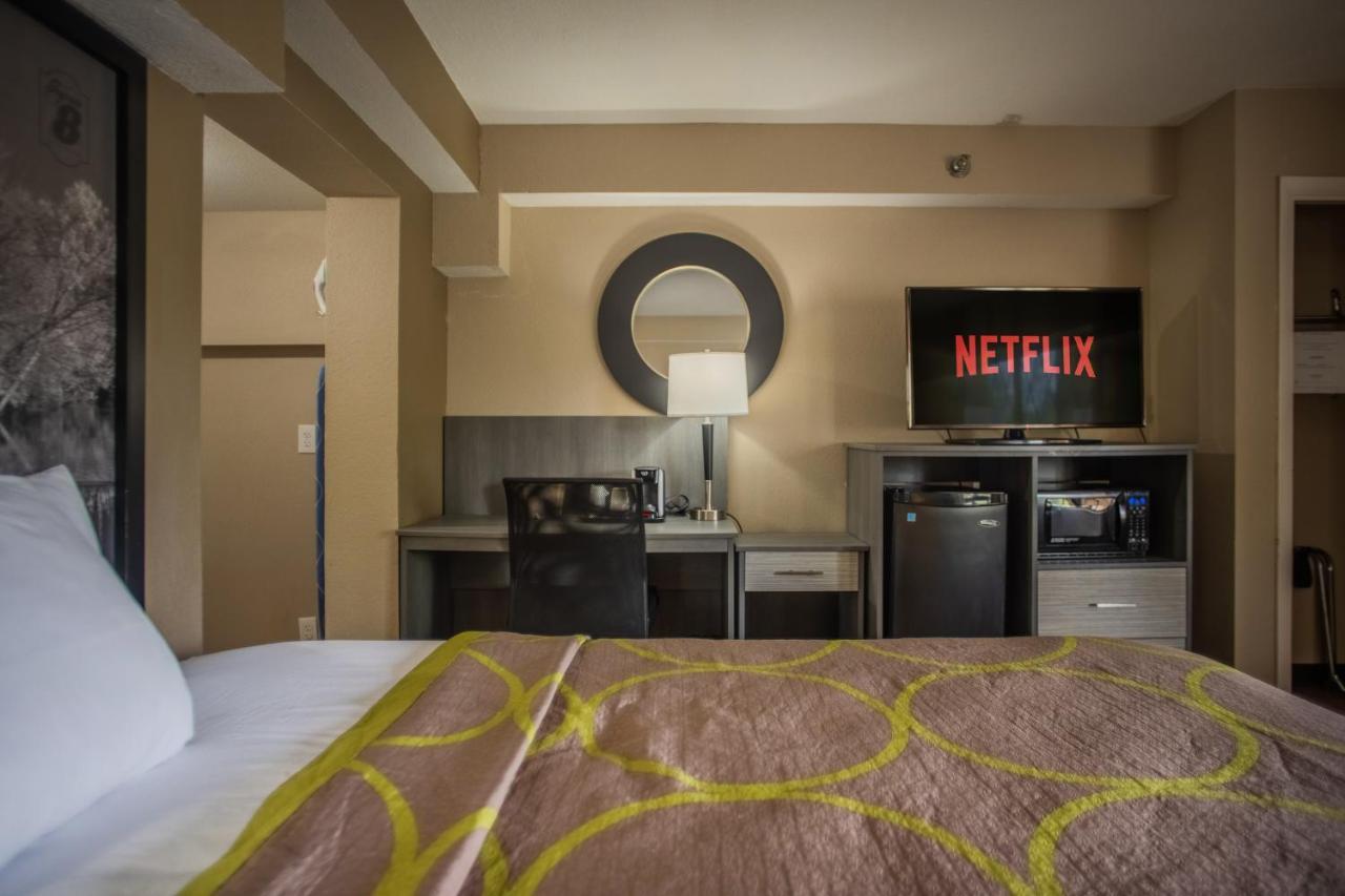 Super 8 By Wyndham Downtown At Convention Center Hotel 3*