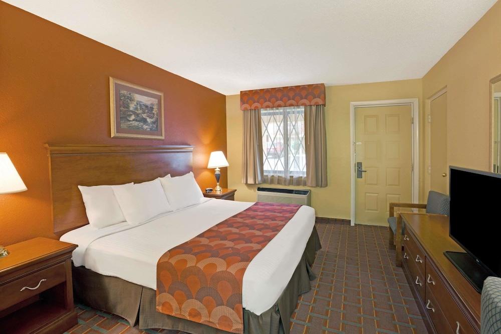 Super 8 By Wyndham Downtown At Convention Center 3* Gatlinburg