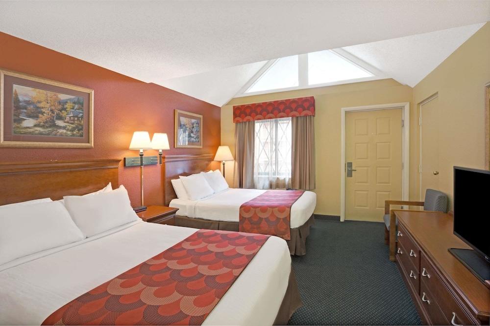 Super 8 By Wyndham Downtown At Convention Center Hotel Gatlinburg