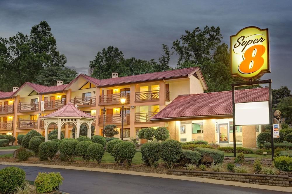 Super 8 By Wyndham Downtown At Convention Center Gatlinburg
