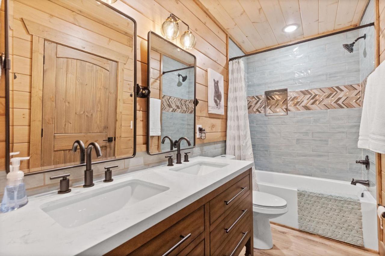 Mins To Gburg Sleeps 8 Hot Tub Arcade Area Pool